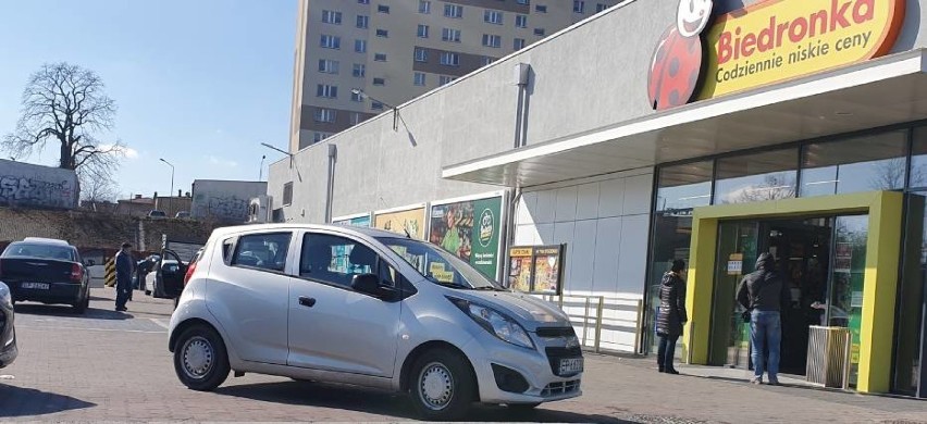 Koronawirus, Piotrków. Biedronka i Lidl - nowe godziny...