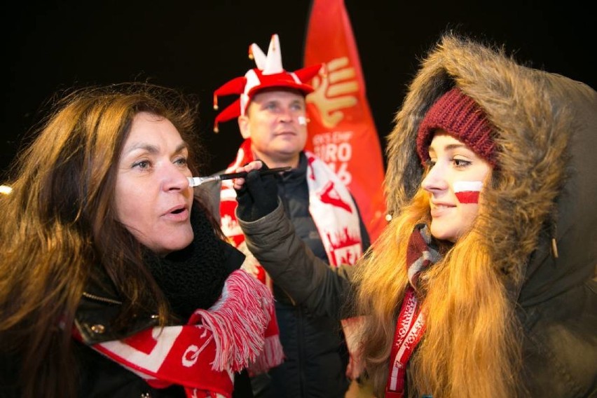 Euro 2016 w piłce ręcznej. Najładniejsze dziewczyny kibicowały w Kraków Arenie [ZDJĘCIA]