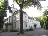 Pałac Mielżyńskich, von Reussów i Czartoryskich w Baszkowie to miejsce, które zachwyca swym stylem