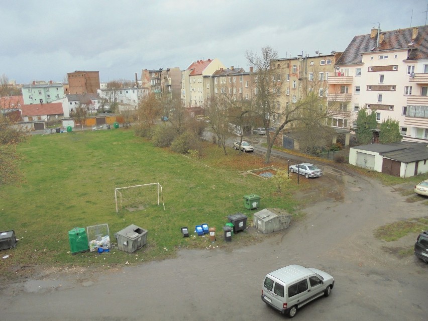 Dokładnie tak wyglądało największe podwórko w Nowej Soli...