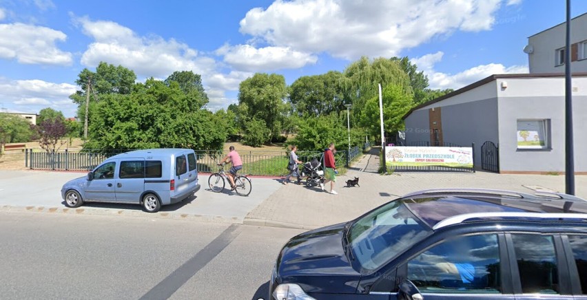 Bełchatów i jego mieszkańcy na mapach Google Street View w...