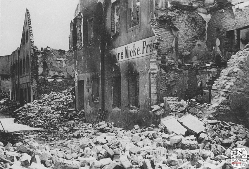 Bombardowanie Żar. Płonęły zabytki, ginęli ludzie.  Znaczna część miasta była zniszczona