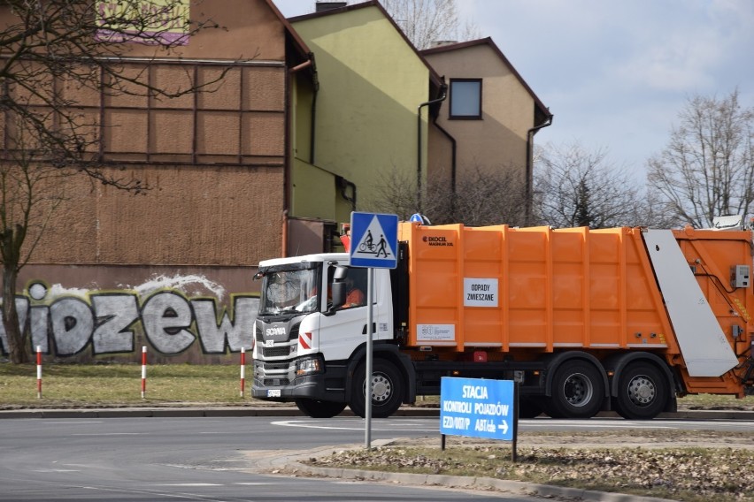 Nie masz kosza na śmieci? PGK w Zduńskiej Woli ich nie zabierze