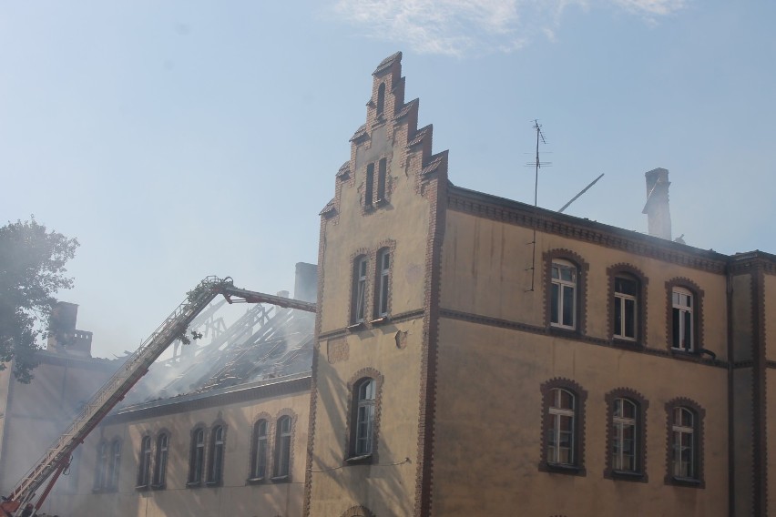 Ten pożar wstrząsnął Krotoszynem. Mijają 3 lata od pożaru budynku koszarowca [ZDJĘCIA + FILM]