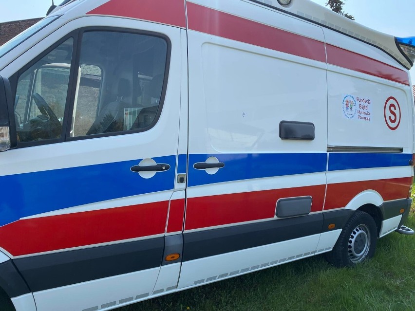 Ambulans przeznaczony dla szpitala dziecięcego w Ukrainie...
