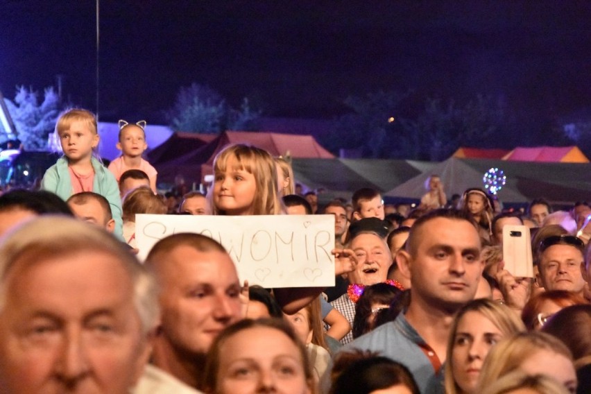 Tłumy podczas koncertu Sławomira na Święcie Chleba w Lwówku