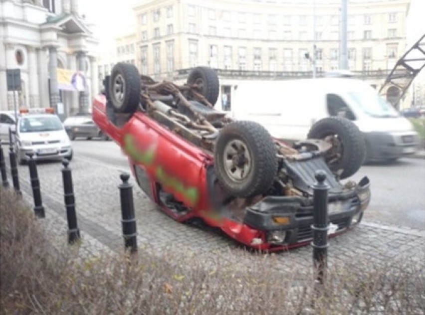 Zdaniem strażników miejskich obecna na zdjęciach toyota była...