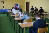 Egzaminy gimnazjalne 2019. Dziś gimnazjaliści piszą testy z języków obcych   