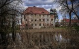 Skarb architektury ukryty 20 km od Zielonej Góry! Ten pałac zachwyca w każdym calu. Na żywo robi piorunujące wrażenie!