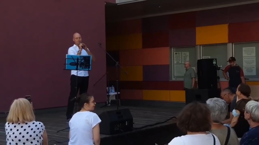 Krzysztof Krawczyk Junior zagrał koncert w Łodzi. Jedną z piosenek zadedykował zmarłemu ojcu!