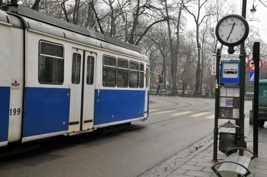 Czekasz na tramwaj a jego nawet nie widać w oddali? Można...