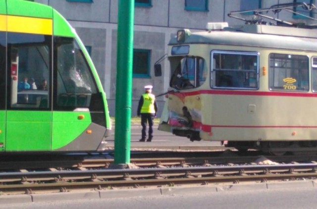 We wtorek ok. godz. 6.30 na ul. Hetmańskiej w Poznaniu zderzyły się trzy tramwaje. 29 osób zostało poszkodowanych. Były poważne utrudnienia w ruchu.

CZYTAJ WIĘCEJ: Zderzenie tramwajów na Hetmańskiej. 29 osób poszkodowanych [ZDJĘCIA, WIDEO]