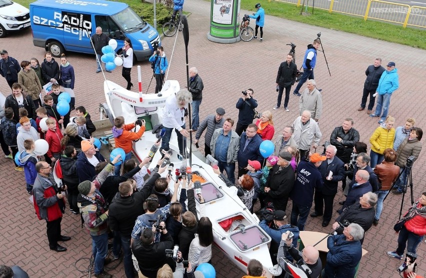 Doba przed nową, ekscytującą podróżą. Kolejka po autografy, wspólne zdjęcia i tłumy wielbicieli