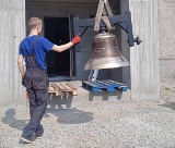 Nowe dzwony trafiły na dzwonnicę kościoła parafialnego w Dopiewie. Zobacz zdjęcia