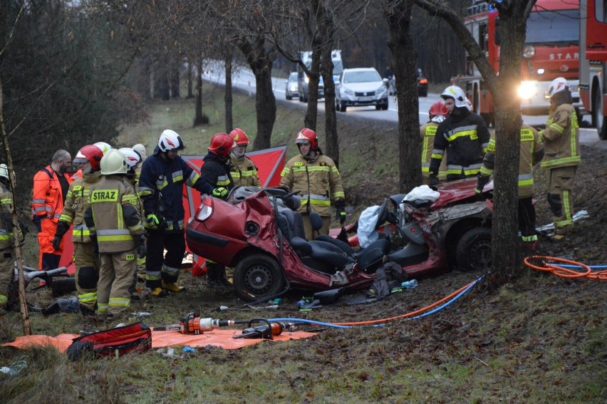 Lębork. Tragiczny wypadek samochodowy na DK6. Mężczyzna zginął na miejscu, kobieta zmarła w szpitalu