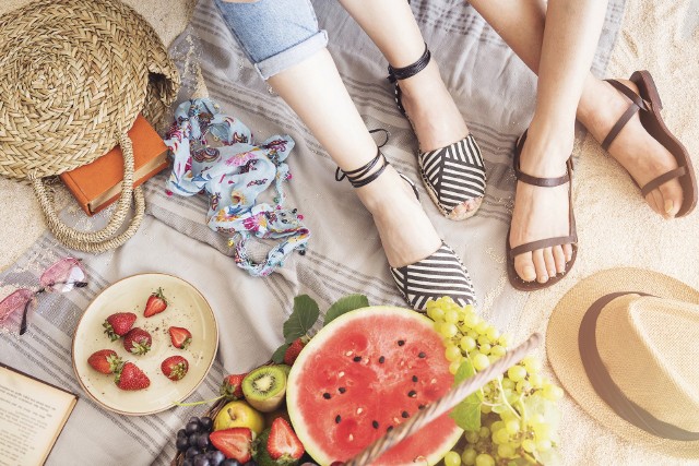 Które sandały damskie wybrać na lato? Sprawdź nasz przegląd popularnych modeli letnich