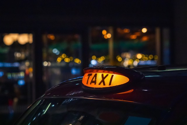 Gdzie zamówić taxi w Józefowie? Opinie 