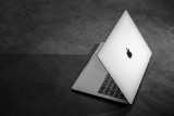 MacBook Air jako prezent na święta? Sprawdź, czy warto kupić laptopa Apple