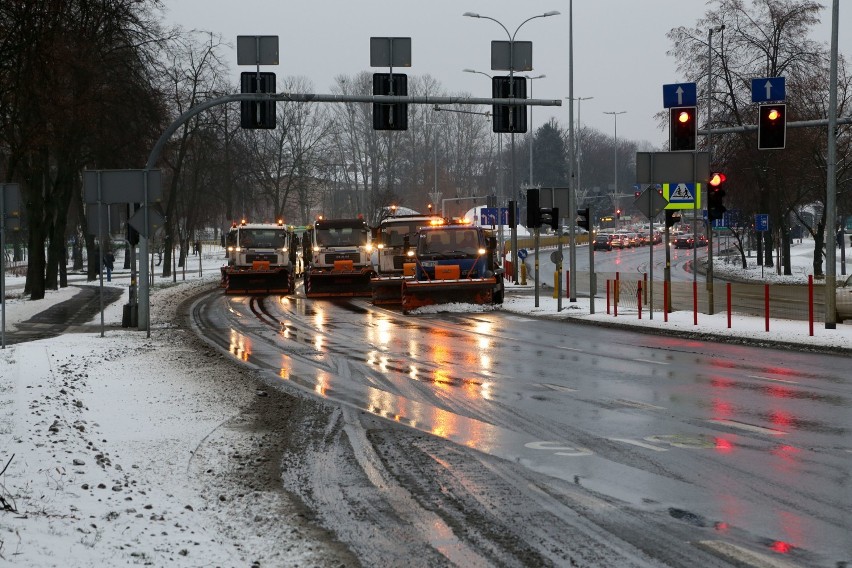 Śnieg w Białymstoku. Gdzie dzwonić? [FOTO]