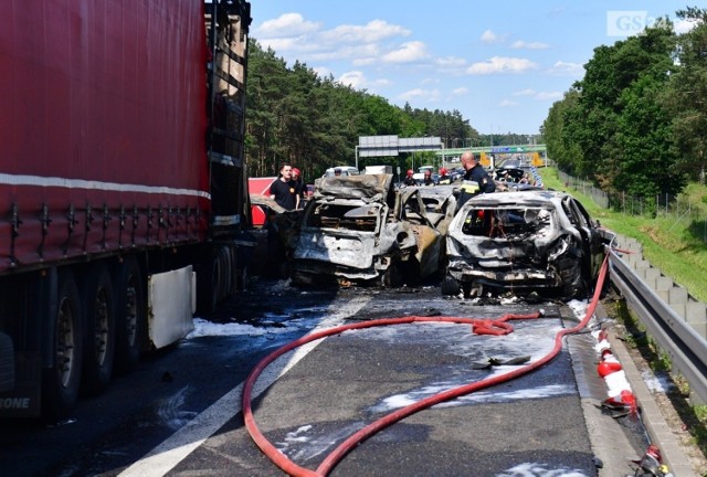 Wypadek na S3, spłonęły auta, sześć ofiar śmiertelnych.