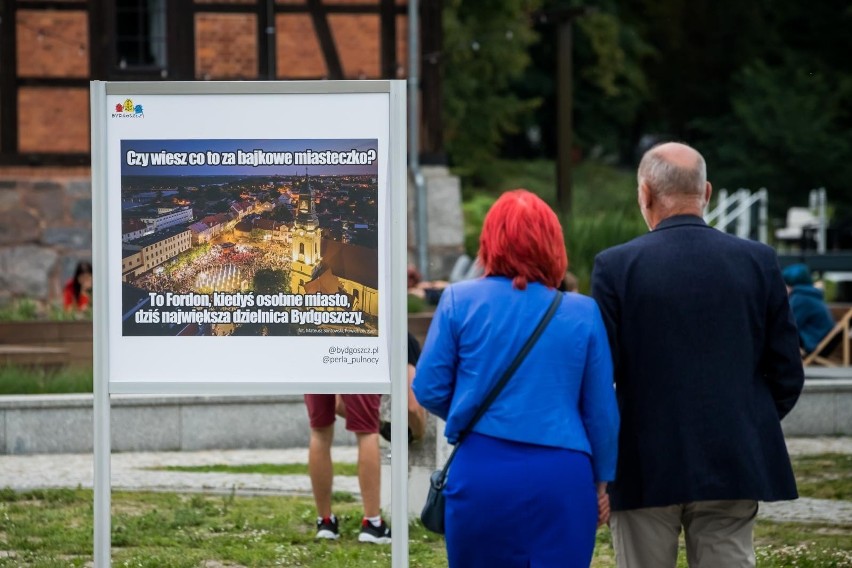 Tablice z "bydgoskimi memami" znajdują się w trzech różnych...