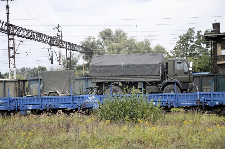 Duży transport wojskowy przejechał przez Głogów i Nową Sól w...