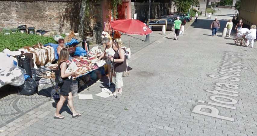Cieplice na zdjęciach od Google: mieszkańcy, turyści i rowerzyści
