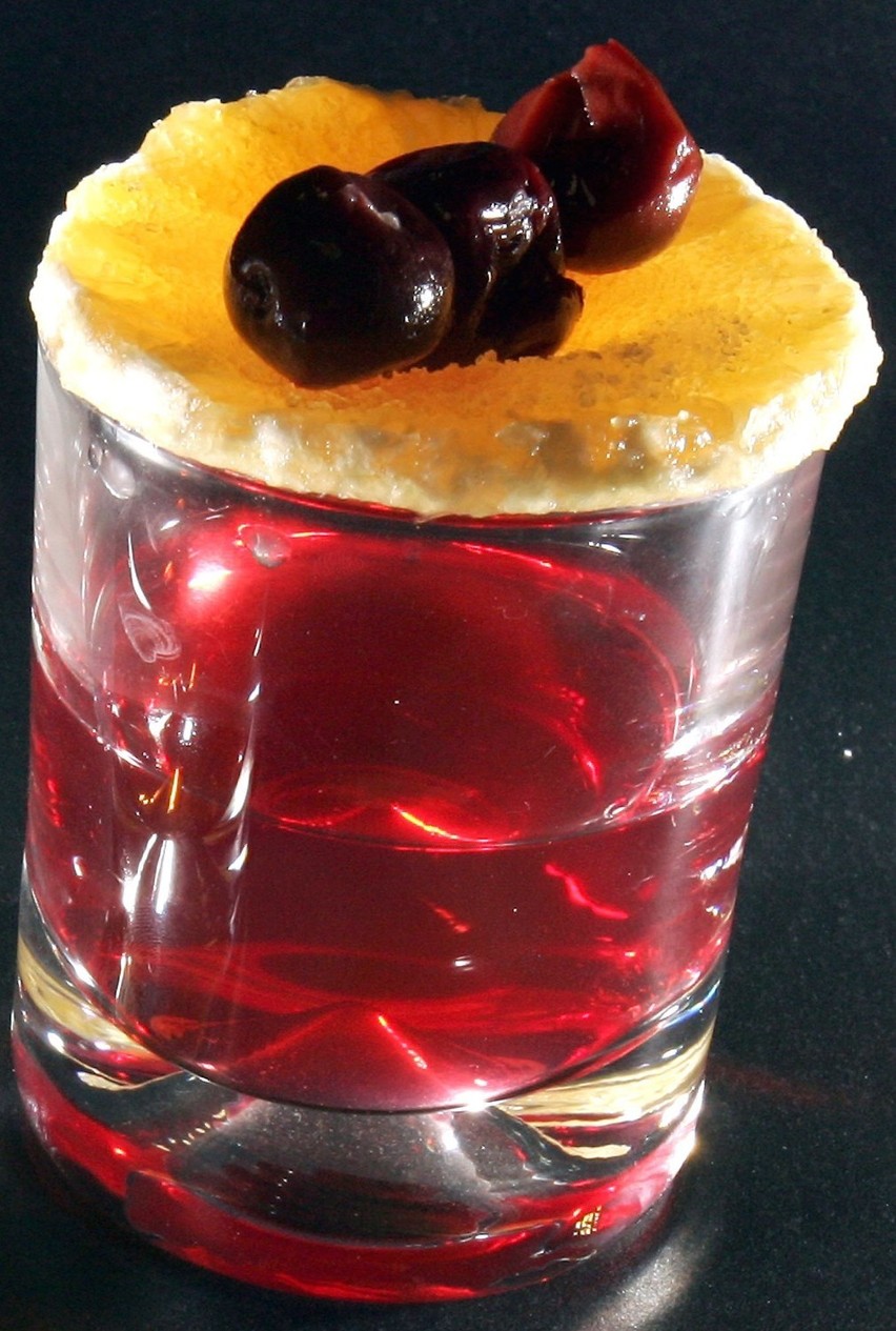 Rum 
Trunek wyróżniający się dużą zawartością alkoholu (37,...