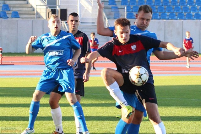 Na stadionie OSiR zagrały w sobotę dwa zespoły z czołówki tabeli V ligi. Goście wygrali 1:0.



