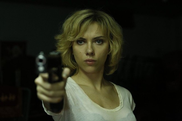 Twórca Nikity oraz Piątego Elementu - Luc Besson przedstawia kolejną historię z silną i zapadającą w pamięć postacią kobiecą. Tym razem Scarlett Johansson wciela się w rolę Lucy. Dziewczyna zostaje wbrew swojej woli wplątana w przemyt narkotyków, by następnie odkryć w sobie nadprzyrodzone zdolności i zemścić się na swoich prześladowcach.  **["Lucy"](https://www.telemagazyn.pl/film/lucy-1307233/) - TVN 7, godz. 20:00**Program TV został dostarczony i opracowany przez media-press.tv