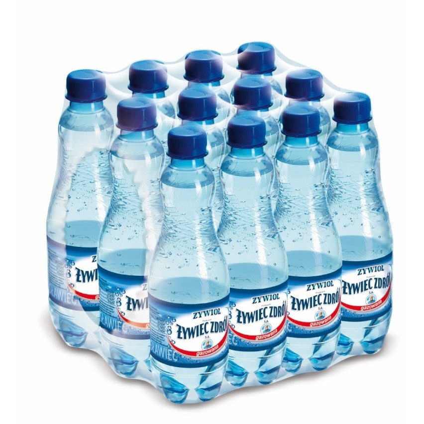 Mężczyzna zakupił zgrzewkę 12 pół litrowych butelek gazowanej wody Żywiec Żywioł Zdrój.
