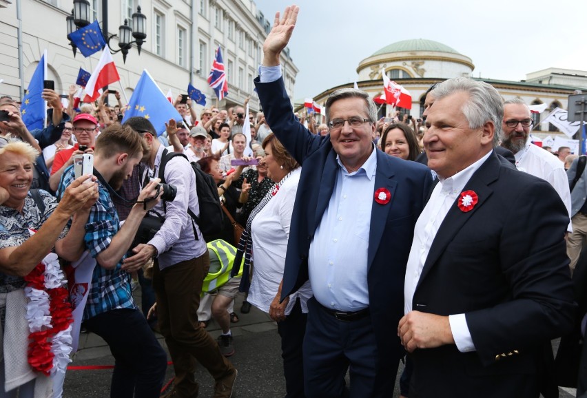 KOD, Warszawa, 4 czerwca. Przez  miasto przeszedł marsz...