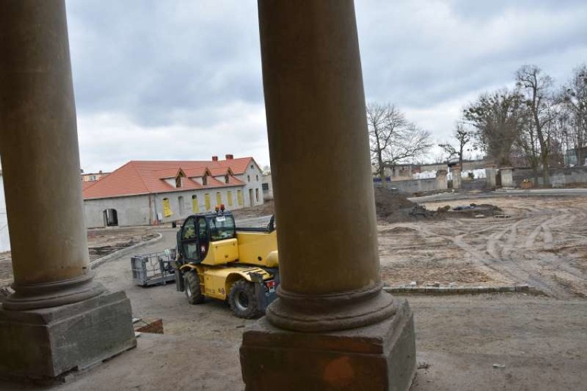 Powiat ostrowski: Pałac Lipskich w Lewkowie. Będzie gotowy w 2021 (FOTO)
