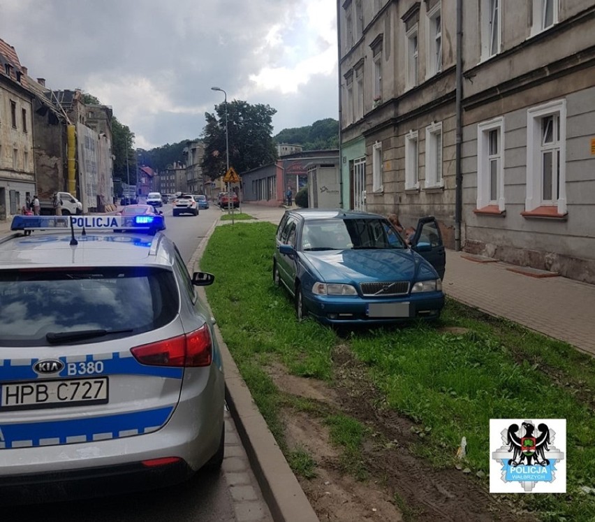 7-latka zabrała kluczyki do samochodu ojca, który odsypiał...