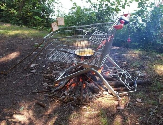 Grillować można na tysiąc sposobów i wszyscy o tym wiemy, ale niektóre pomysły przerażają! Majówka to dobry moment, żeby przypomnieć sobie najbardziej odważne sposoby na grilla. Zobaczcie nasz przegląd i lepiej nie próbujcie tego w domu!