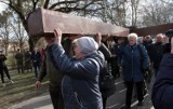 Wielkanoc 2022. Dziś Wielki Piątek. Sprawdź co możesz, a czego nie możesz. Tak wyglądała Droga Krzyżowa w Grudziądzu. Zobacz zdjęcia 