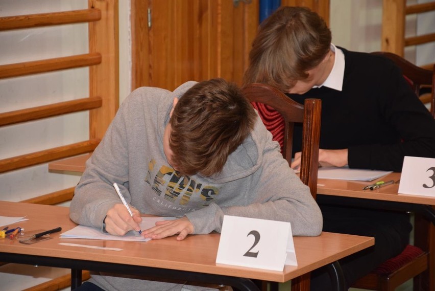 Gimnazjaliści z całego województwa wzięli udział w 14. Olimpiadzie Matematycznej Juniorów. Zobacz zadania ZDJĘCIA