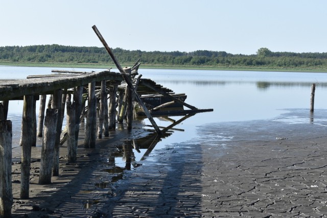 Jezioro Jańsko koło Strużki przechodzi do historii. Woda prawie całkowicie zniknęła. A kiedyś był tam ośrodek wypoczynkowy...