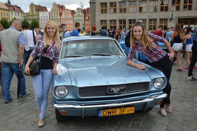 Mustang Race - 50 mustangów na wrocławskim Rynku 29 lipca 2015