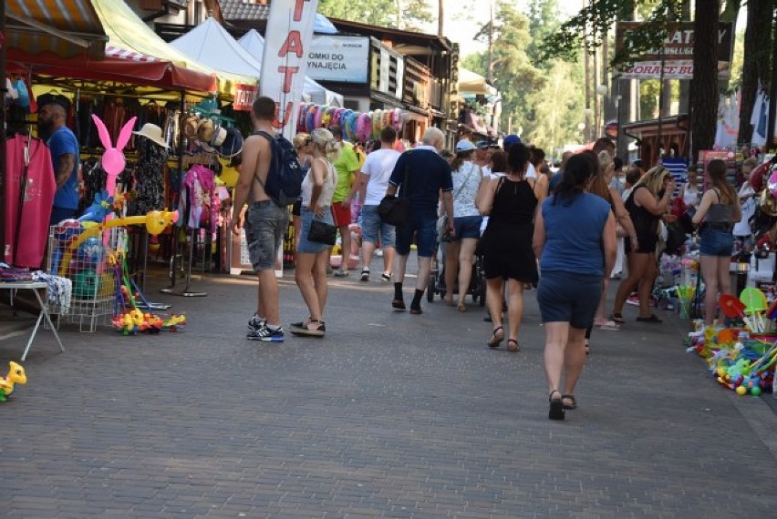 Kogo nie ma nad polskim morzem, pojechał do Skorzęcina! Tłumy nad jeziorem Niedzięgiel  [GALERIA]