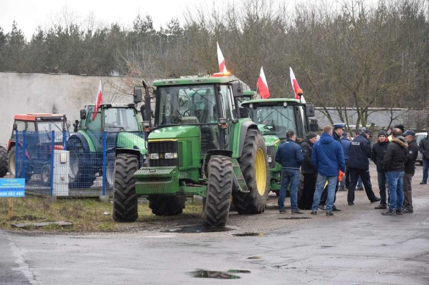 Rolnicy protestują przeciwko "Piątce dla zwierząt". Zablokują drogę w okolicy