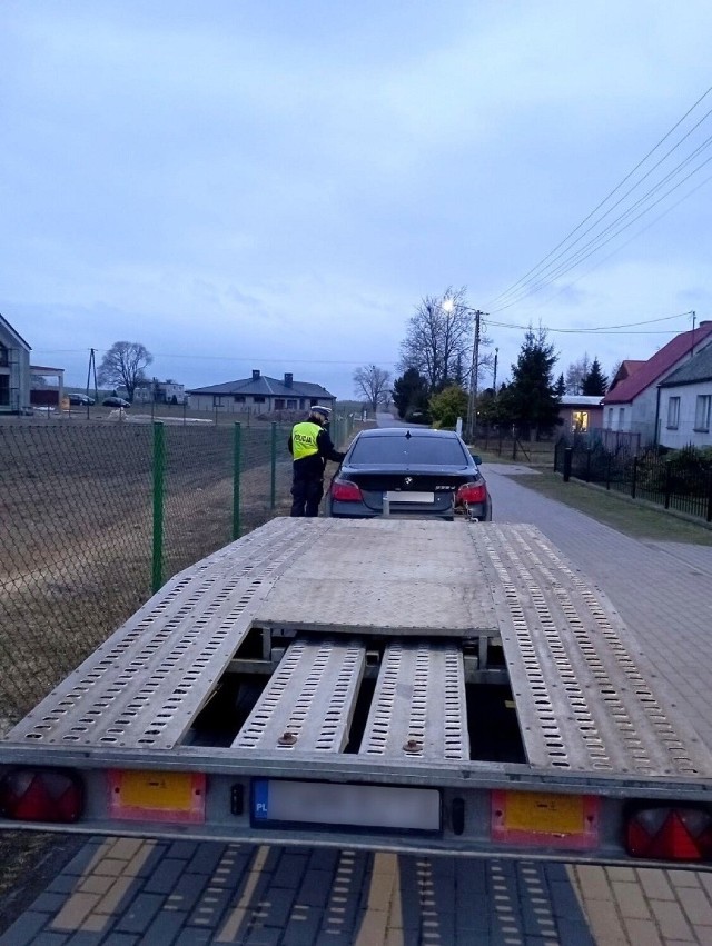 Na konto kierowcy BMW - mieszkańca powiatu grudziądzkiego, który pędził z lawetą 110 km/h w terenie zabudowanym, „wpadło" m.in. 13 punktów karnych
