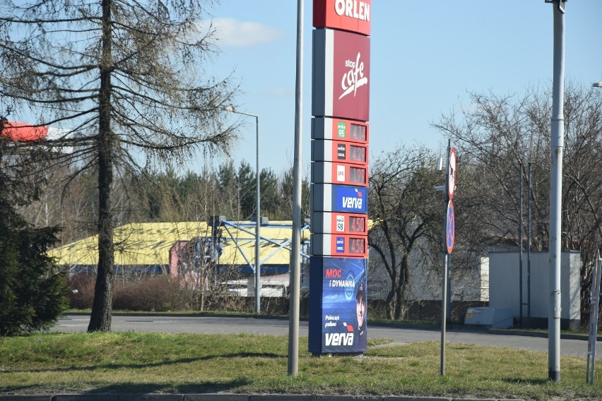 Ceny na stacjach benzynowych w Zduńskiej Woli najniższe od lat