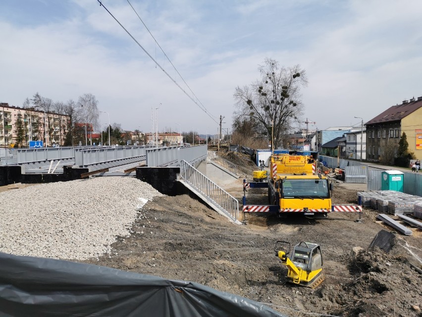 Chrzanów. 1 maja otwarty zostanie wiadukt na ul. 29 Listopada. Trwa budowa tymczasowej drogi [ZDJĘCIA, WIDEO] 