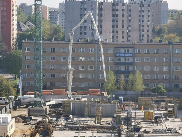 Budowa akademika Base Camp w Katowicach, kwiecień 2020
Zobacz kolejne zdjęcia. Przesuwaj zdjęcia w prawo - naciśnij strzałkę lub przycisk NASTĘPNE