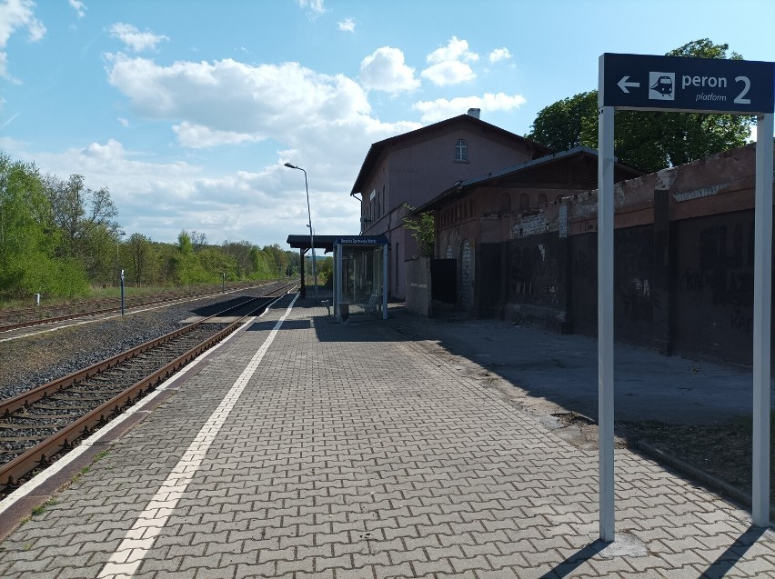 Niewielka stacja w Krzewinie Zgorzeleckiej