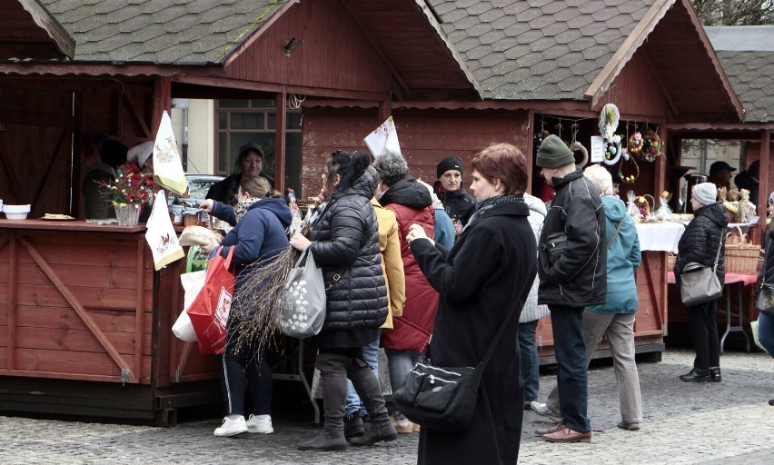 Grudziądzki Jarmark Wielkanocny na Rynku głównym w...