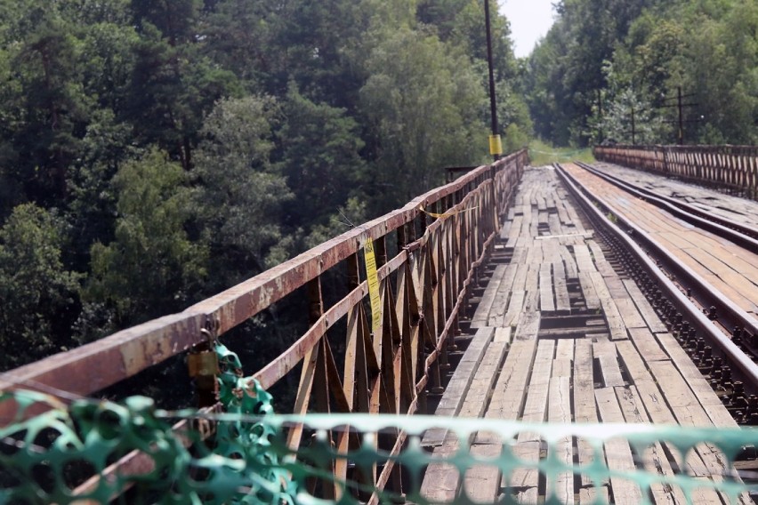 Most w Pilchowicach - remontować czy wysadzić? Zobacz, jak wygląda najsłynniejsza przeprawa w kraju