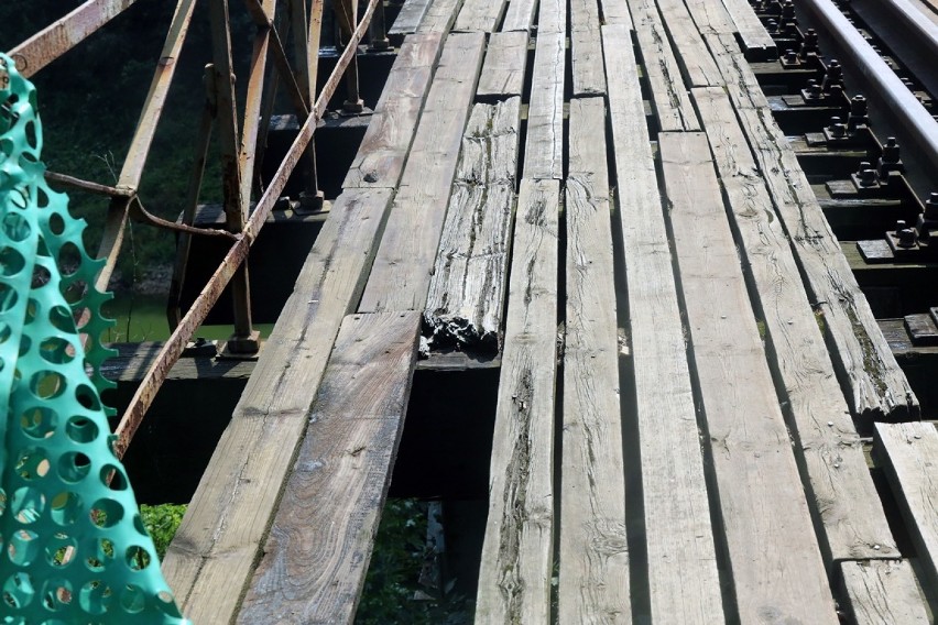 Most w Pilchowicach - remontować czy wysadzić? Zobacz, jak wygląda najsłynniejsza przeprawa w kraju
