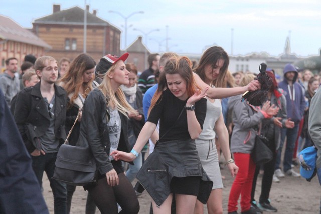 W zeszłym tygodniu studenci przejęli władzę nad Szczecinem i symbolicznie otrzymali klucze do miast. Wielkie święto widać było na każdym kroku. Było kolorowo, wesoło i tanecznie. My wciąż wspominamy Juwenalia i dlatego przygotowaliśmy galerię najpiękniejszych studentek. 

Sonda wideo: Ile może wypić student? 


Polecamy również: Selfie na Juwenaliach. #odkrywamy nasze miasto! Wybieramy najbardziej wesołe zdjęcia